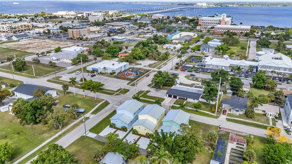 309 E VIRGINIA AVENUE, PUNTA GORDA, FL 33950 — zdjęcie 2