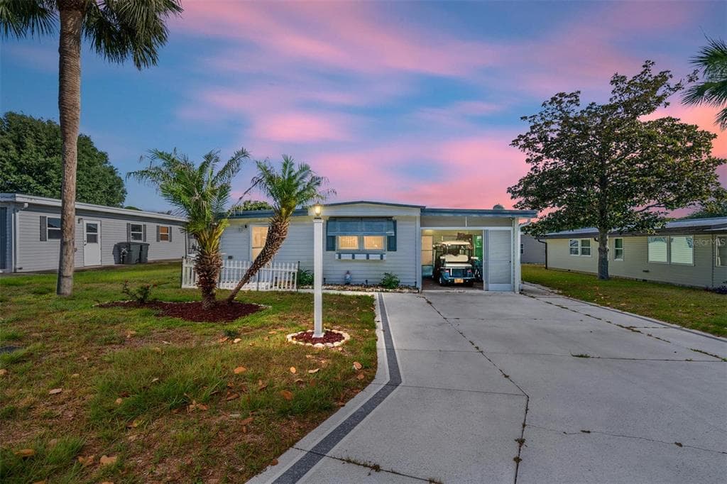 1027 VERMONT AVENUE, LADY LAKE, FL 32159