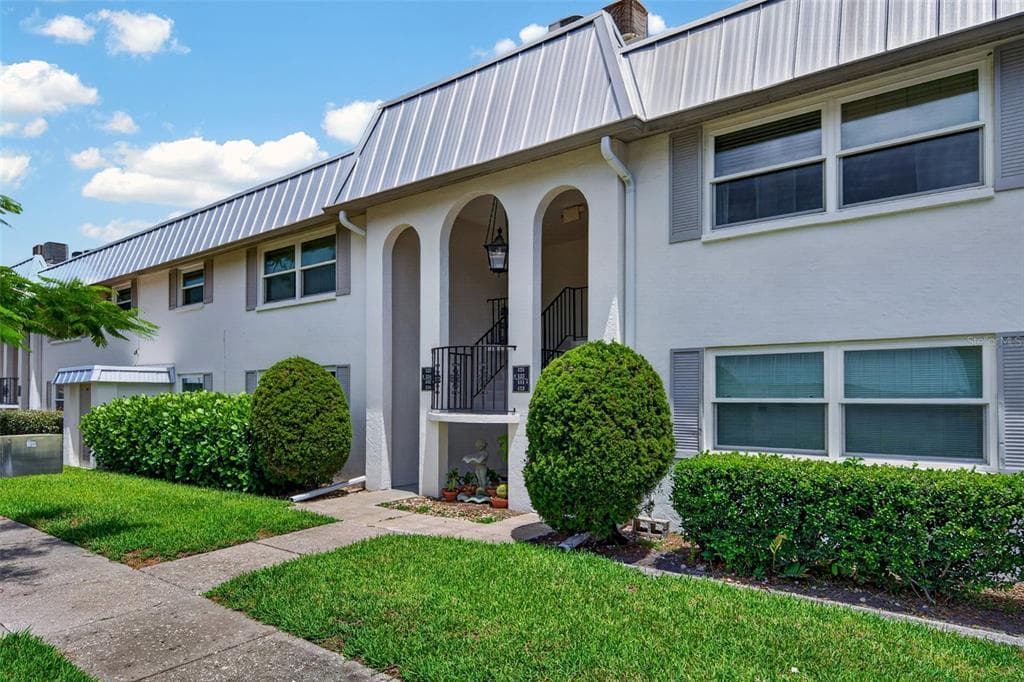 5800 HOLLYWOOD BOULEVARD # 112, SARASOTA, FL 34231