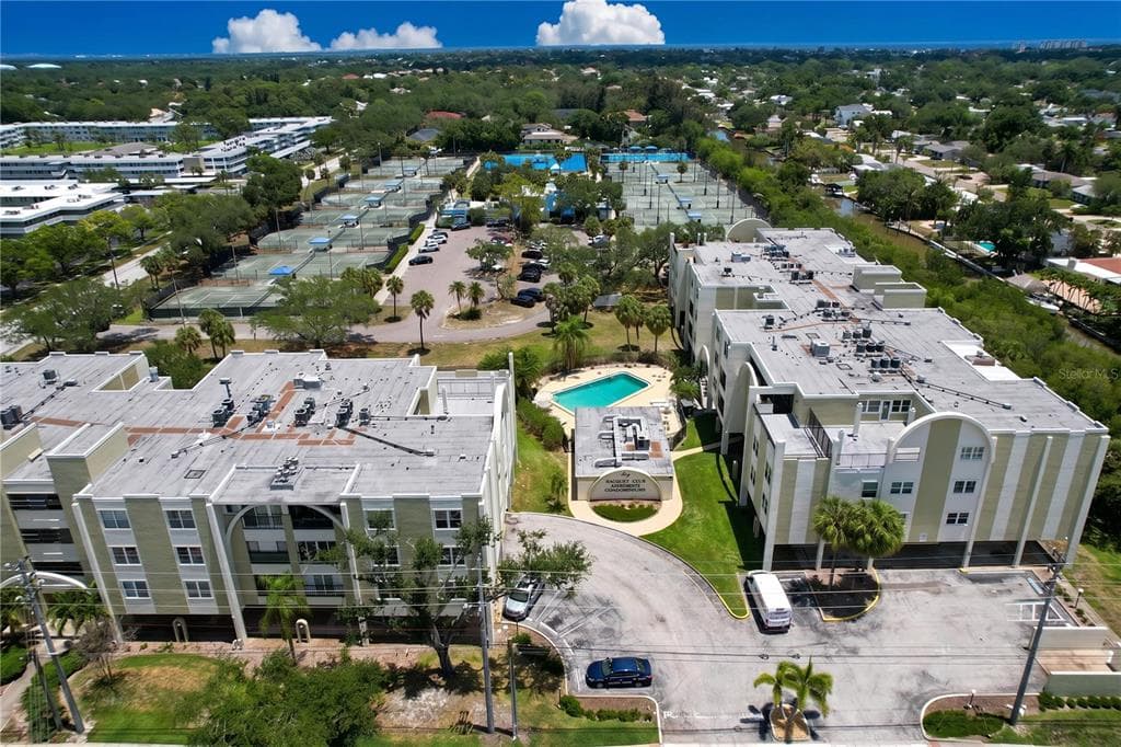 4651 1ST STREET NE # 311, ST PETERSBURG, FL 33703 — zdjęcie 2