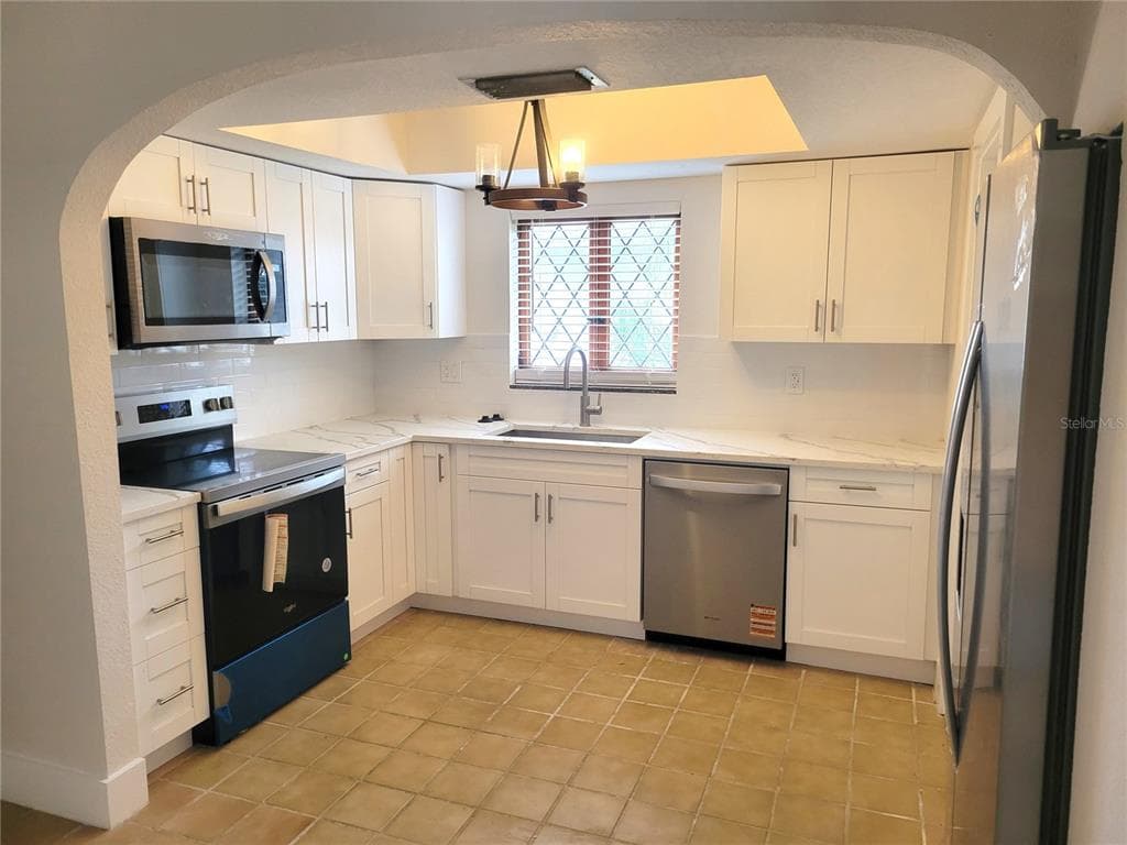 1835 MARYLAND AVENUE NE, ST PETERSBURG, FL 33703 — zdjęcie 2