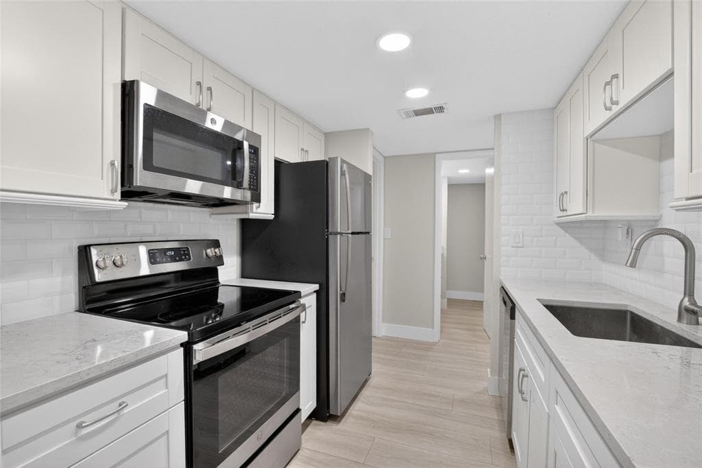 3795 41ST LANE S # A, ST PETERSBURG, FL 33711 — zdjęcie 2