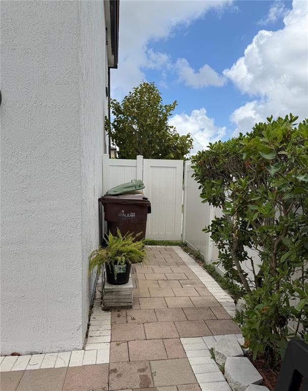 10306 W 33RD LANE, HIALEAH, FL 33018 — zdjęcie 3