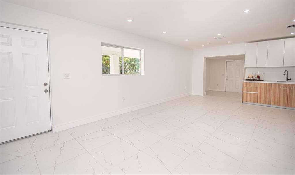 20720 NW 34 AVENUE, MIAMI GARDENS, FL 33056 — zdjęcie 2