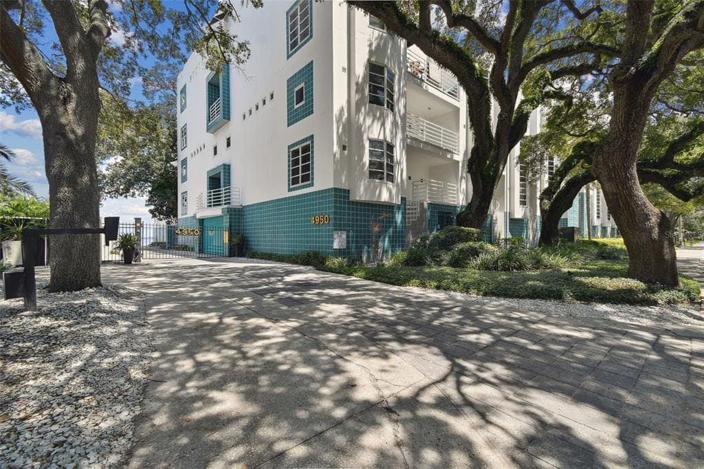 4950 BAYSHORE BOULEVARD # 30, TAMPA, FL 33611