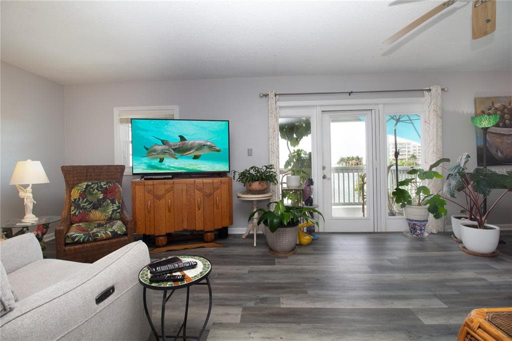 5282 BEACH DRIVE SE # APT D, ST PETERSBURG, FL 33705 — zdjęcie 4