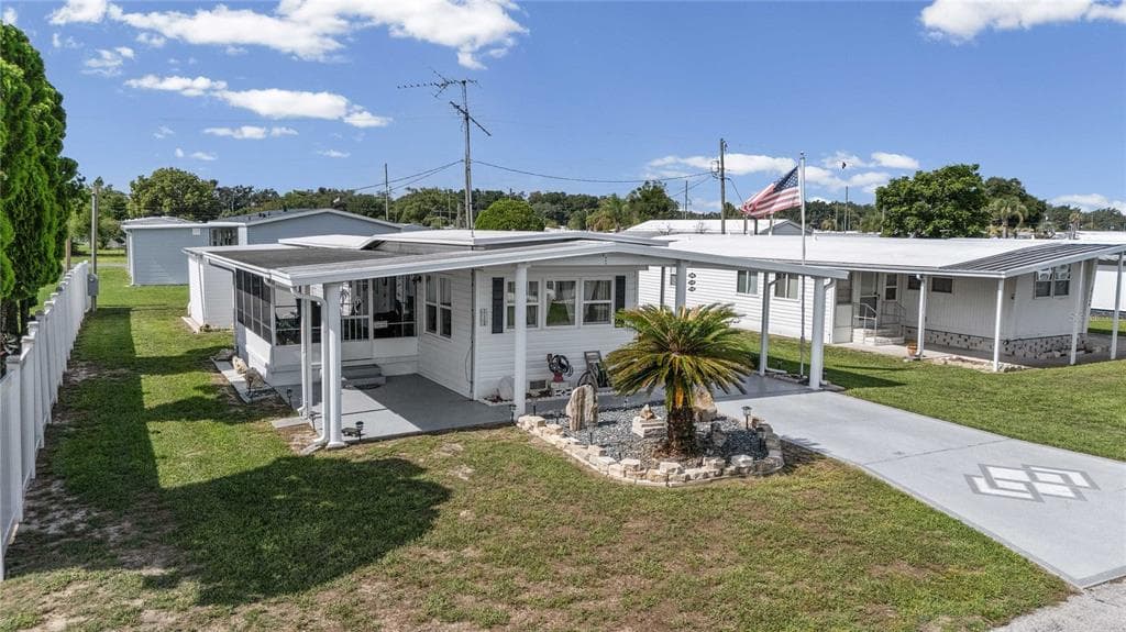 37250 BEVERLY AVENUE, ZEPHYRHILLS, FL 33542 — zdjęcie 2