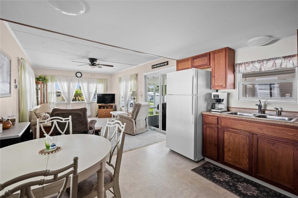 37250 BEVERLY AVENUE, ZEPHYRHILLS, FL 33542 — zdjęcie 3