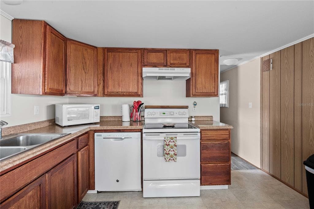 37250 BEVERLY AVENUE, ZEPHYRHILLS, FL 33542 — zdjęcie 5