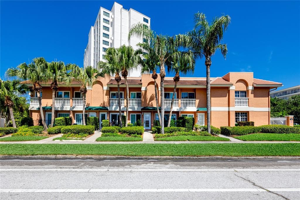 920 NORTH SHORE DRIVE NE, ST PETERSBURG, FL 33701