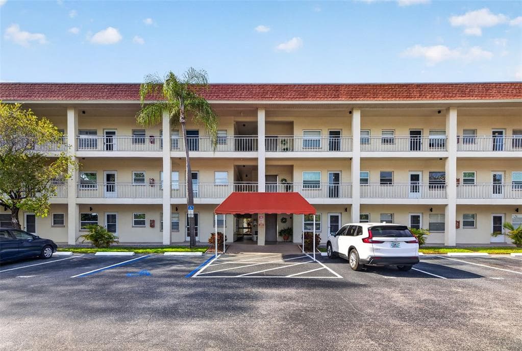 4000 3RD STREET N # 304, ST PETERSBURG, FL 33703