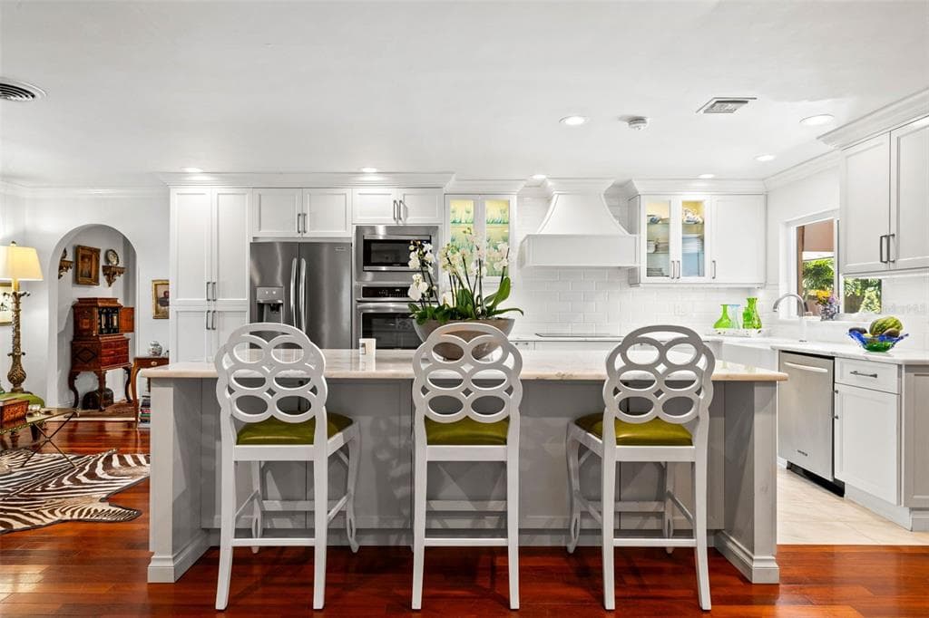 1124 SEVILLE LANE NE, ST PETERSBURG, FL 33704 — zdjęcie 3