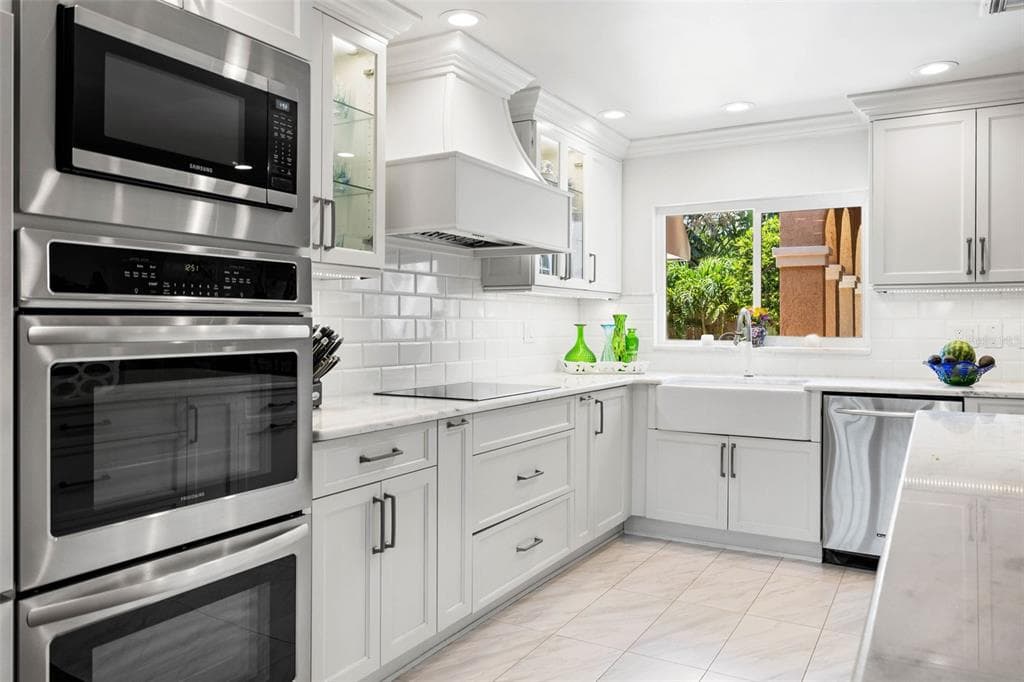 1124 SEVILLE LANE NE, ST PETERSBURG, FL 33704 — zdjęcie 4