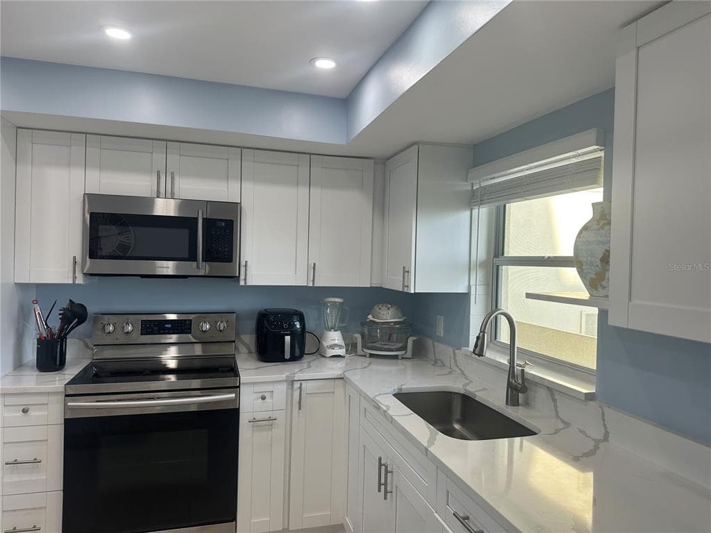 4725 COVE CIRCLE # 804, ST PETERSBURG, FL 33708 — zdjęcie 2