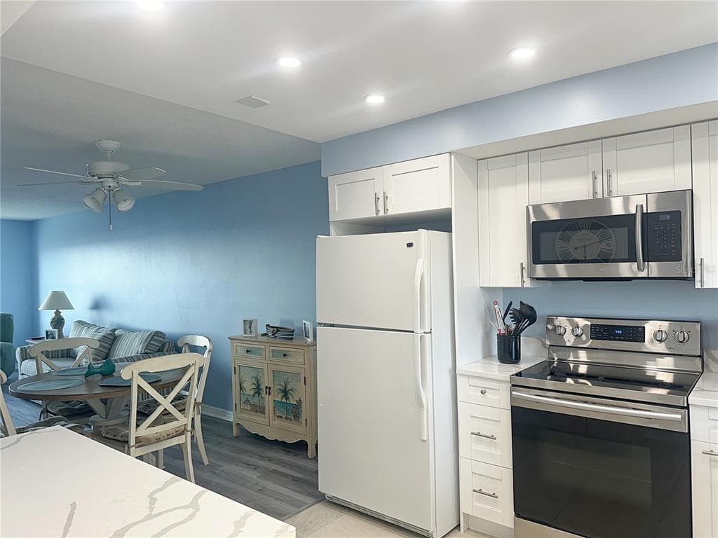 4725 COVE CIRCLE # 804, ST PETERSBURG, FL 33708 — zdjęcie 4