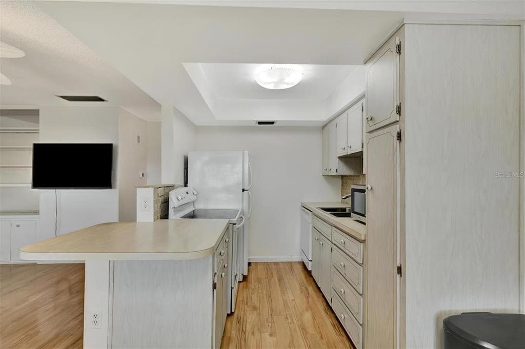 650 PINELLAS POINT DRIVE S # #205, ST PETERSBURG, FL 33705 — zdjęcie 4