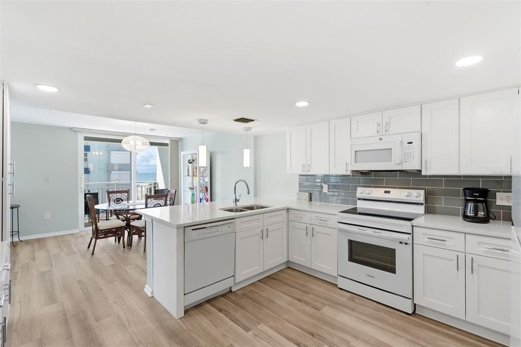 17408 GULF BOULEVARD # 403, REDINGTON SHORES, FL 33708 — zdjęcie 3