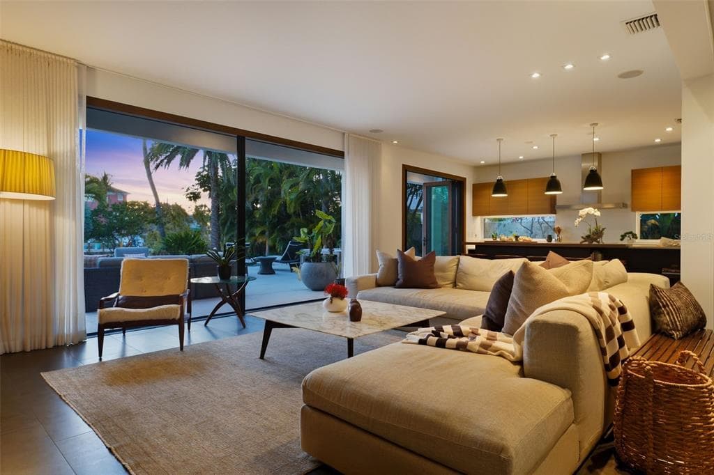 541 S WASHINGTON DRIVE, SARASOTA, FL 34236 — zdjęcie 2