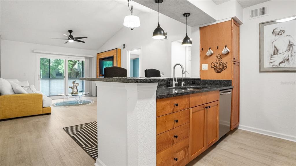 2500 WINDING CREEK BOULEVARD # I205, CLEARWATER, FL 33761 — zdjęcie 2