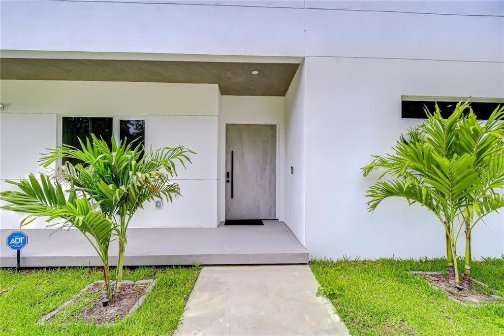 6805 NEW YORK DRIVE, TAMPA, FL 33619 — zdjęcie 2
