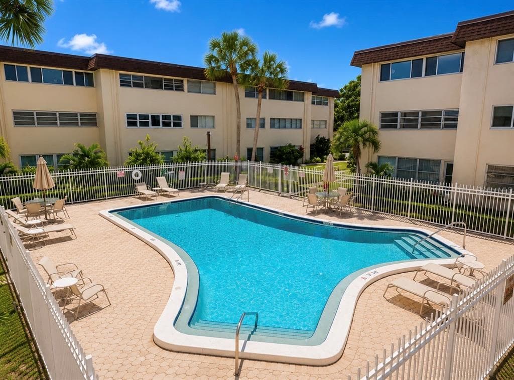 6360 1ST STREET N # 103, ST PETERSBURG, FL 33702 — zdjęcie 4