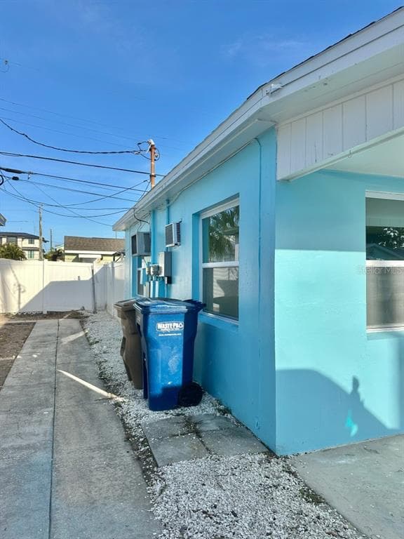 150 147TH AVENUE E, MADEIRA BEACH, FL 33708 — zdjęcie 4