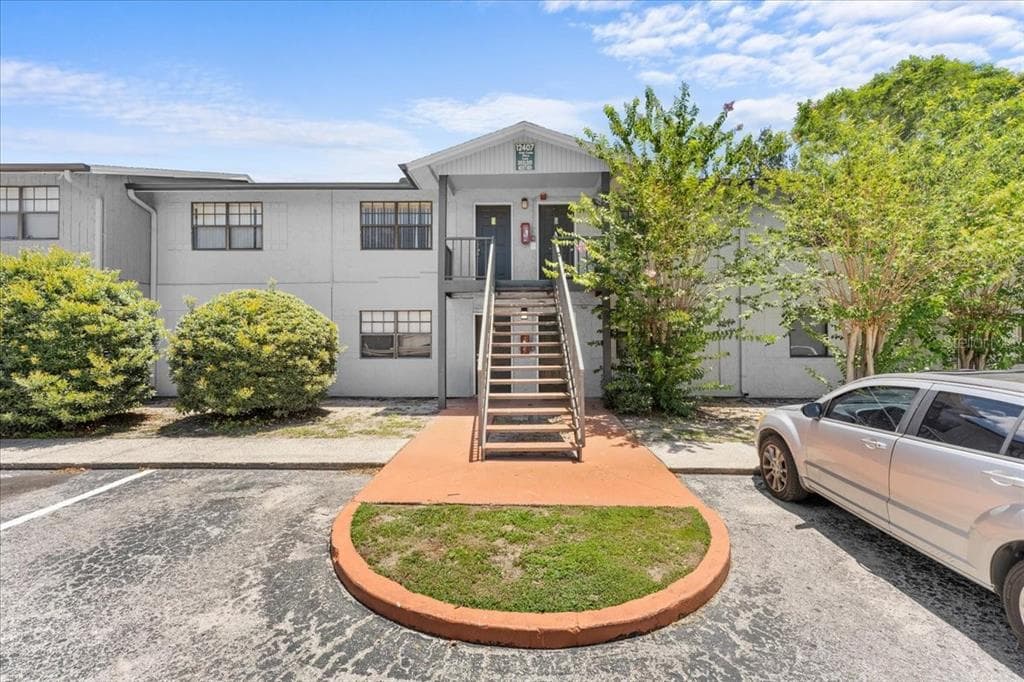 12407 OAK CEDAR PLACE # 202, TAMPA, FL 33612