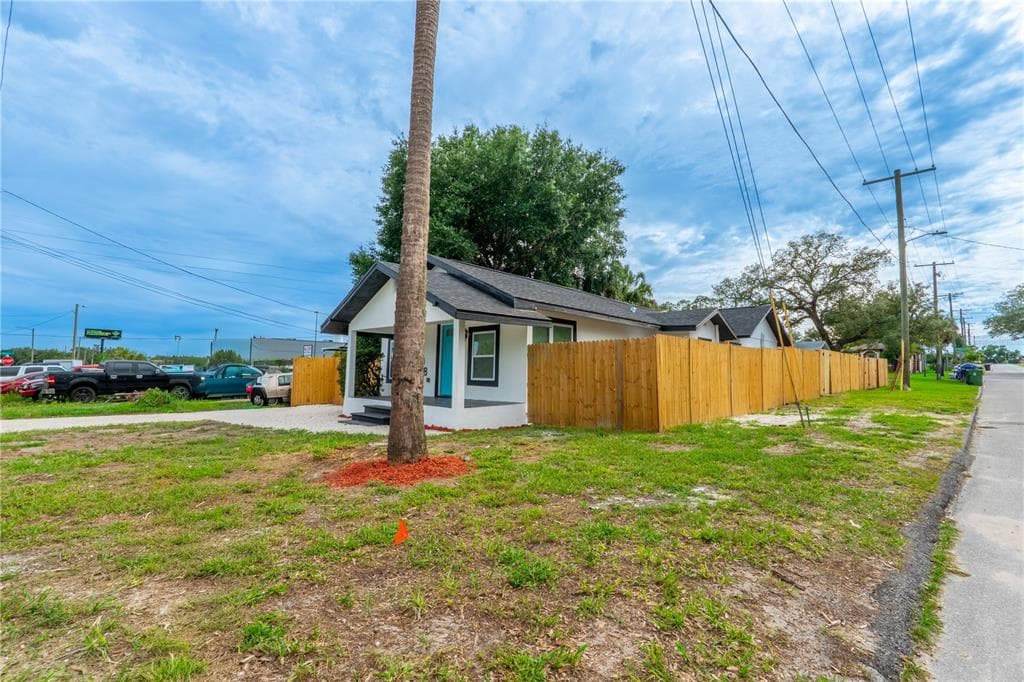 8408 N SEMINOLE AVENUE, TAMPA, FL 33604 — zdjęcie 2