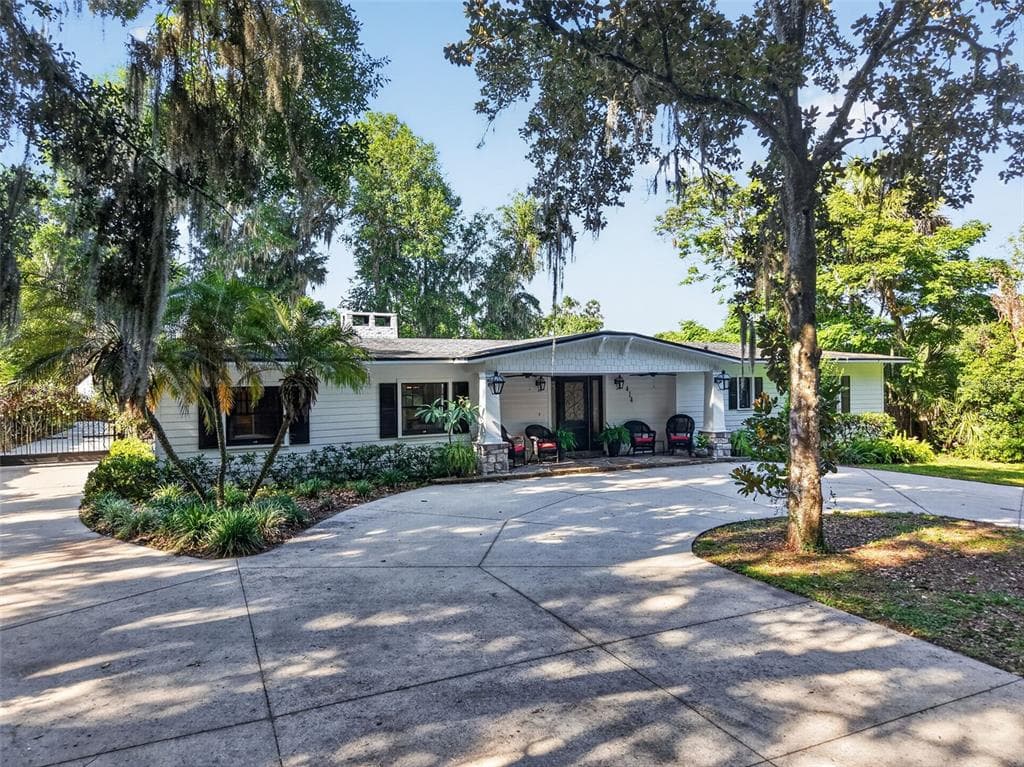414 W 12TH AVENUE, MOUNT DORA, FL 32757