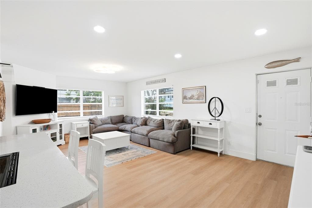 4027 HUNTINGTON STREET NE, ST PETERSBURG, FL 33703 — zdjęcie 4