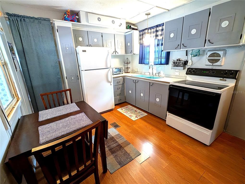 7803 46TH AVENUE N # 49, ST PETERSBURG, FL 33709 — zdjęcie 2