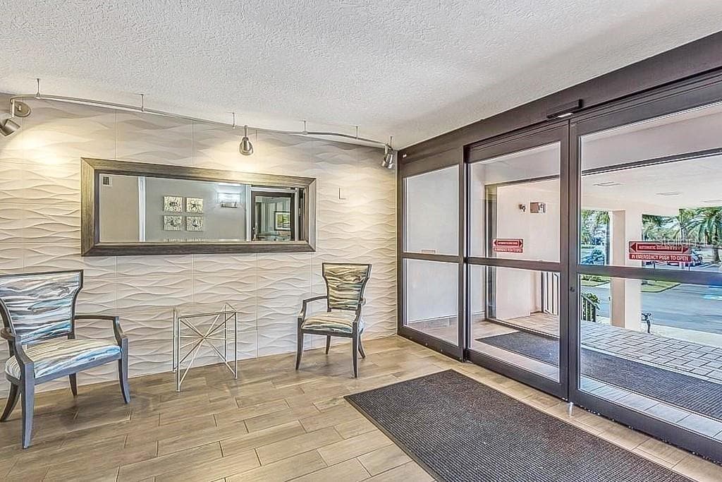 51 ISLAND WAY # 104, CLEARWATER BEACH, FL 33767 — zdjęcie 2