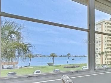 4550 COVE CIRCLE # 302, ST PETERSBURG, FL 33708 — zdjęcie 2