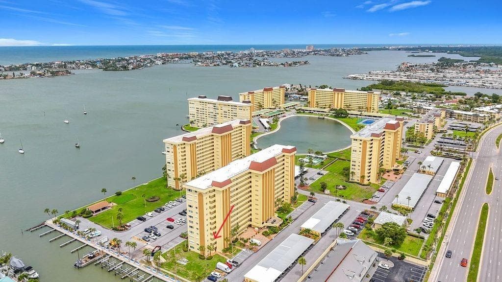 4550 COVE CIRCLE # 302, ST PETERSBURG, FL 33708