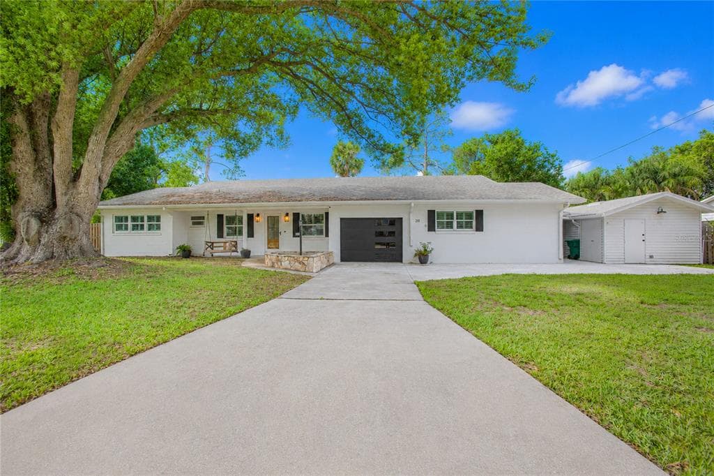 20 E DIVISION STREET, WINTER GARDEN, FL 34787