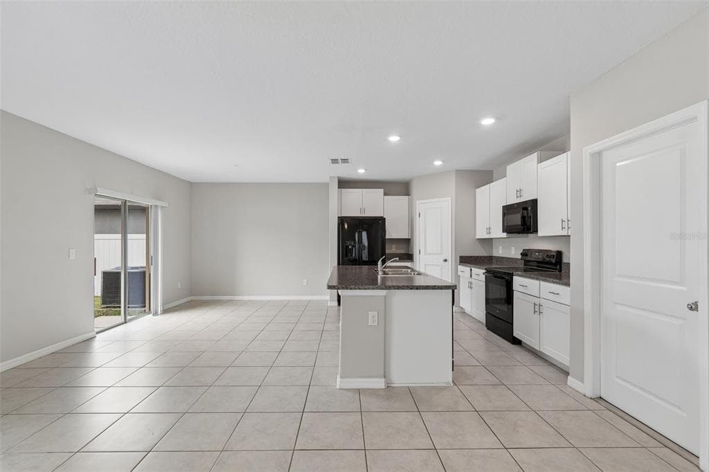 3715 DAISY BLOOM PLACE, TAMPA, FL 33619 — zdjęcie 5