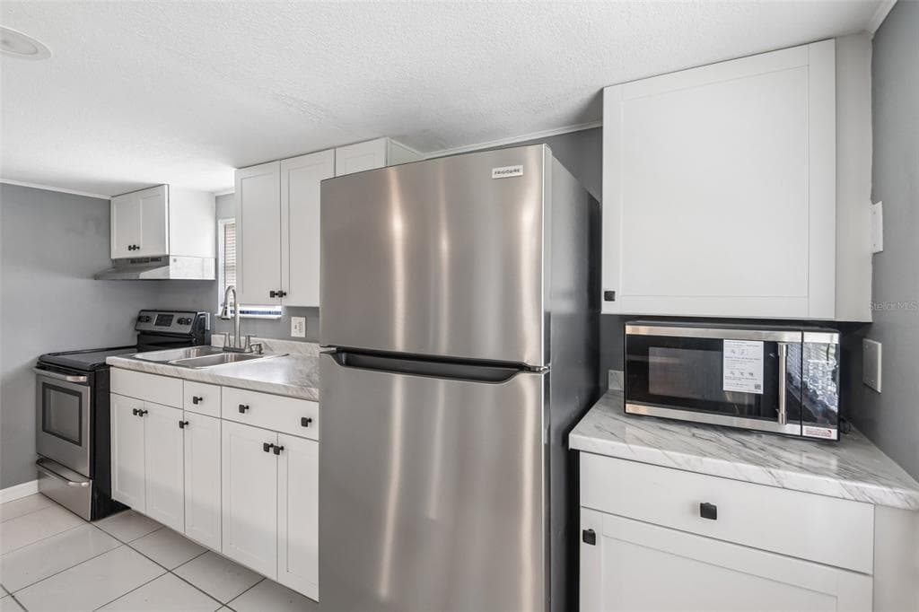 37732 CECIL LANE, ZEPHYRHILLS, FL 33542 — zdjęcie 4