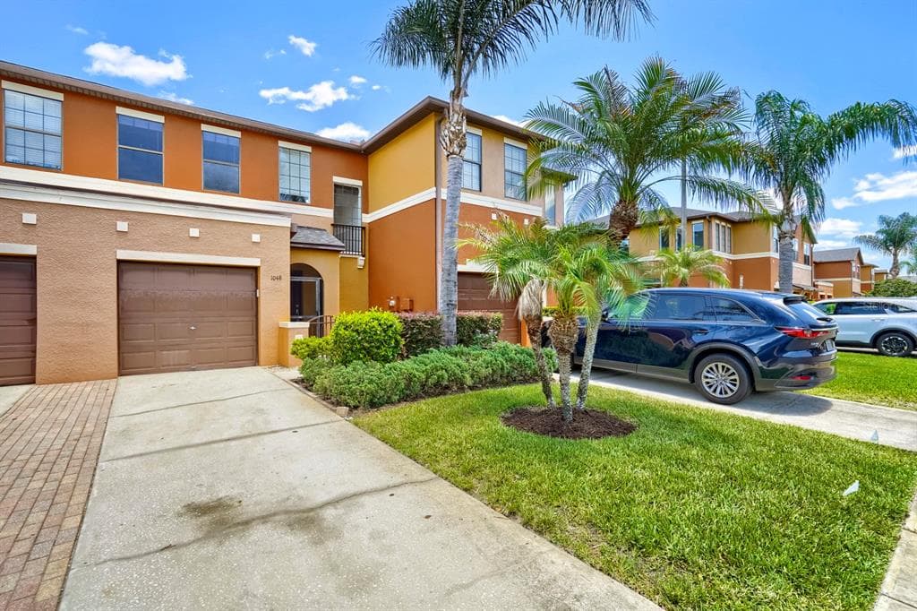 1048 TULLAMORE DRIVE, WESLEY CHAPEL, FL 33543