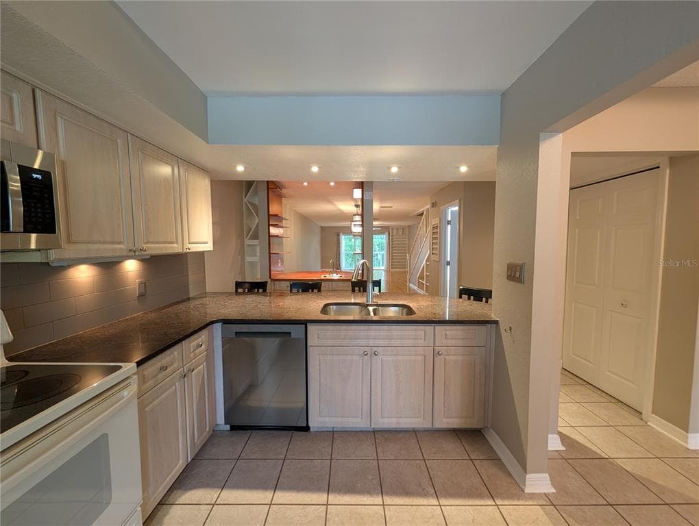 2577 DOLLY BAY DRIVE # 302, PALM HARBOR, FL 34684 — zdjęcie 3