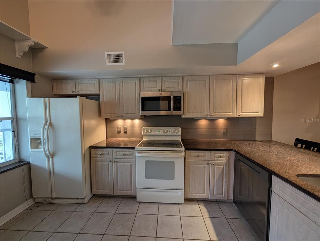 2577 DOLLY BAY DRIVE # 302, PALM HARBOR, FL 34684 — zdjęcie 4