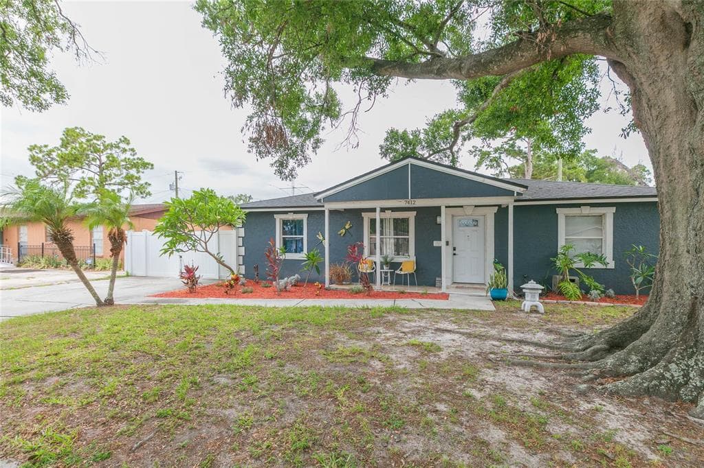 7412 KINGSTON DRIVE, TAMPA, FL 33619 — zdjęcie 2