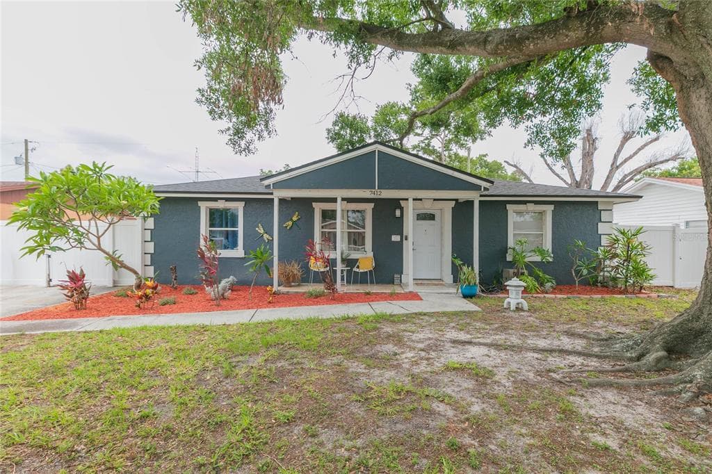 7412 KINGSTON DRIVE, TAMPA, FL 33619