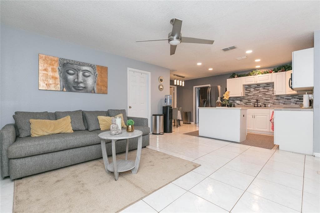 7412 KINGSTON DRIVE, TAMPA, FL 33619 — zdjęcie 5