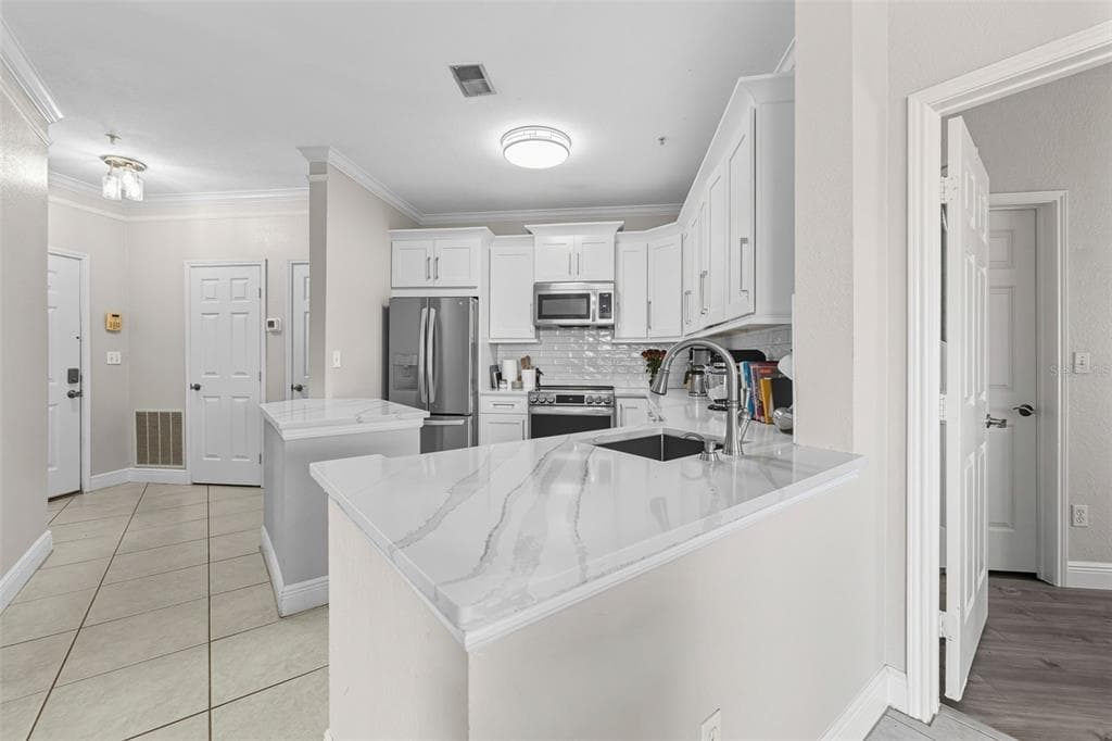 4333 BAYSIDE VILLAGE DRIVE # 304, TAMPA, FL 33615 — zdjęcie 2