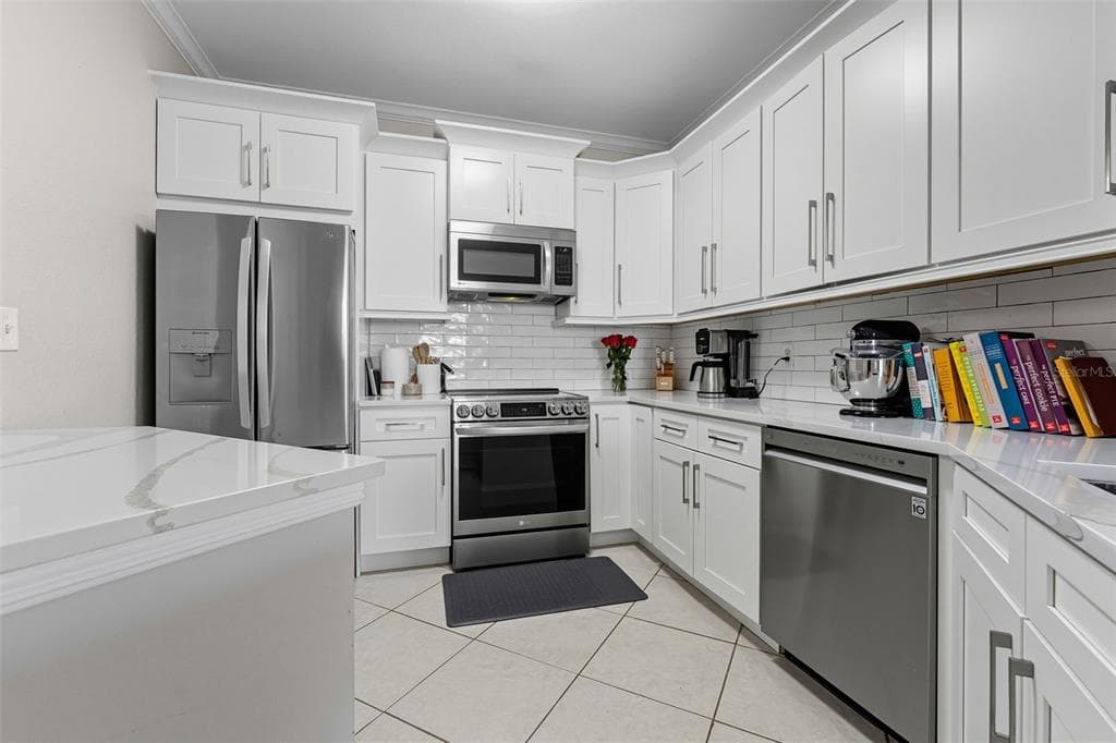 4333 BAYSIDE VILLAGE DRIVE # 304, TAMPA, FL 33615 — zdjęcie 3