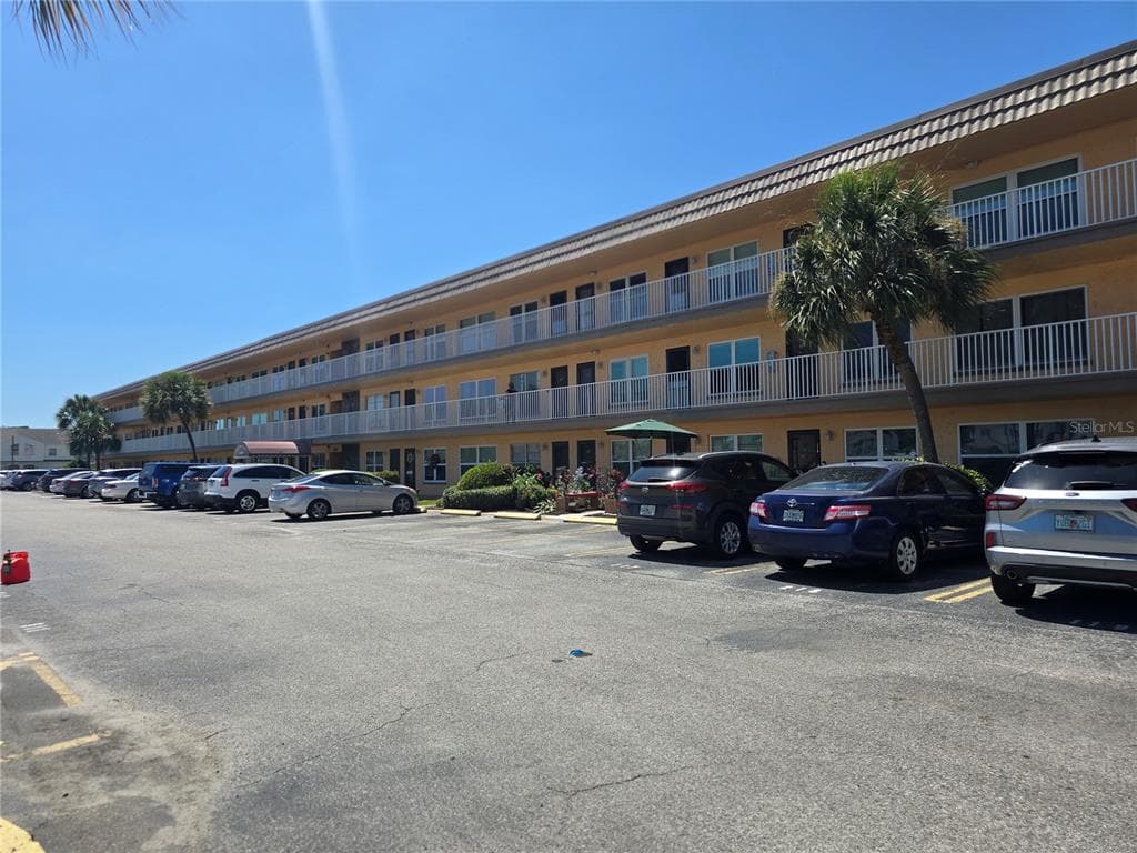 6400 46TH AVENUE N # 301, KENNETH CITY, FL 33709