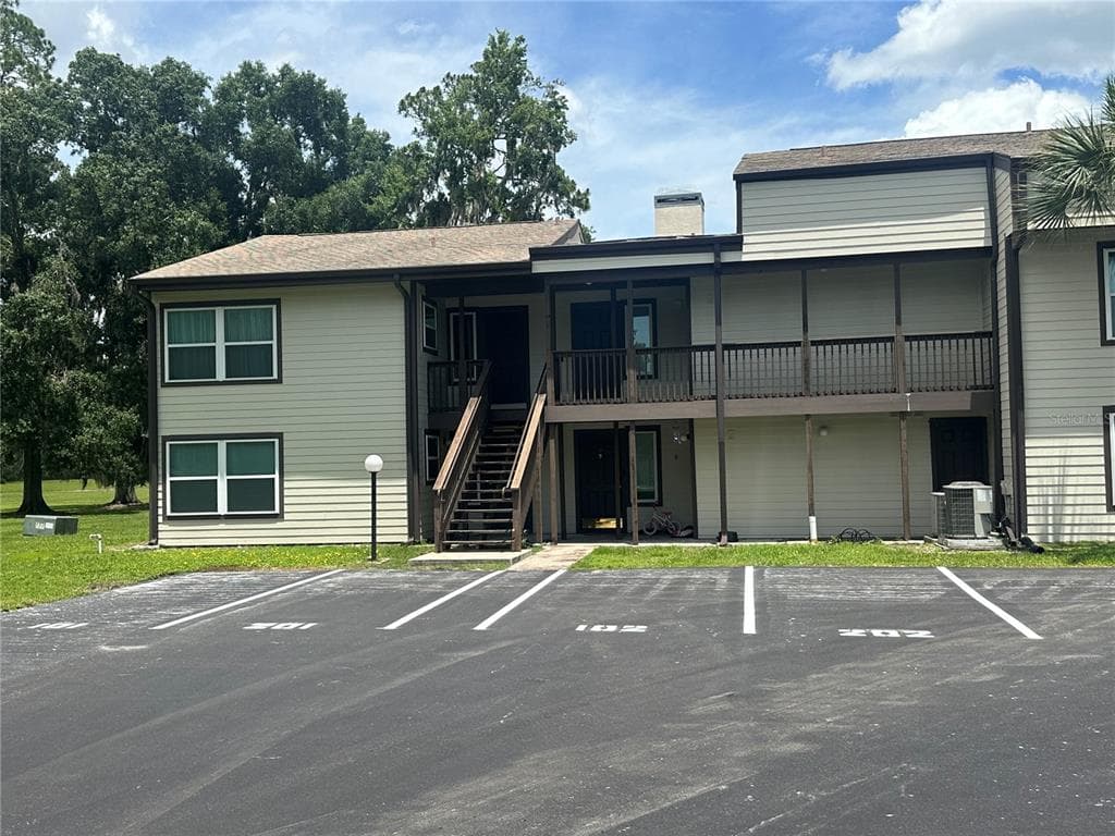 17202 SANDALWOOD DRIVE # 202, WILDWOOD, FL 34785