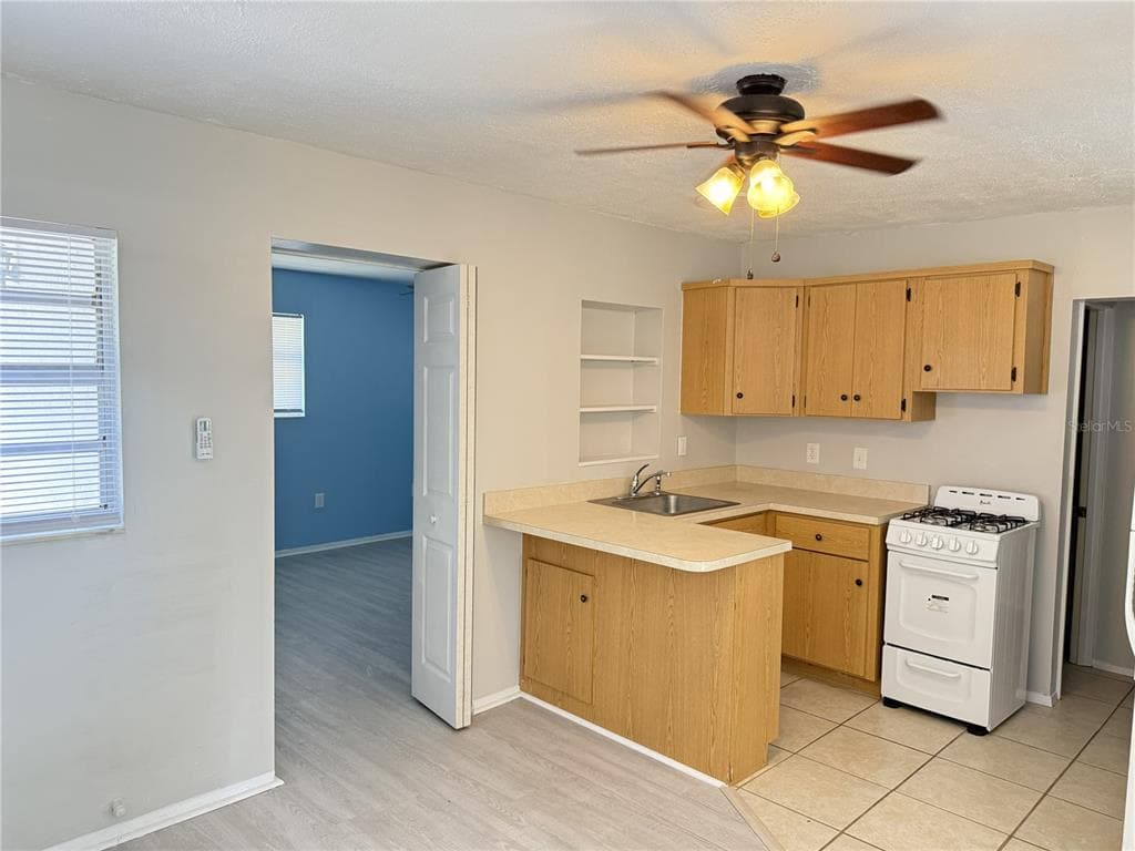 123 S ARLINGTON AVENUE # C, DELAND, FL 32724 — zdjęcie 5