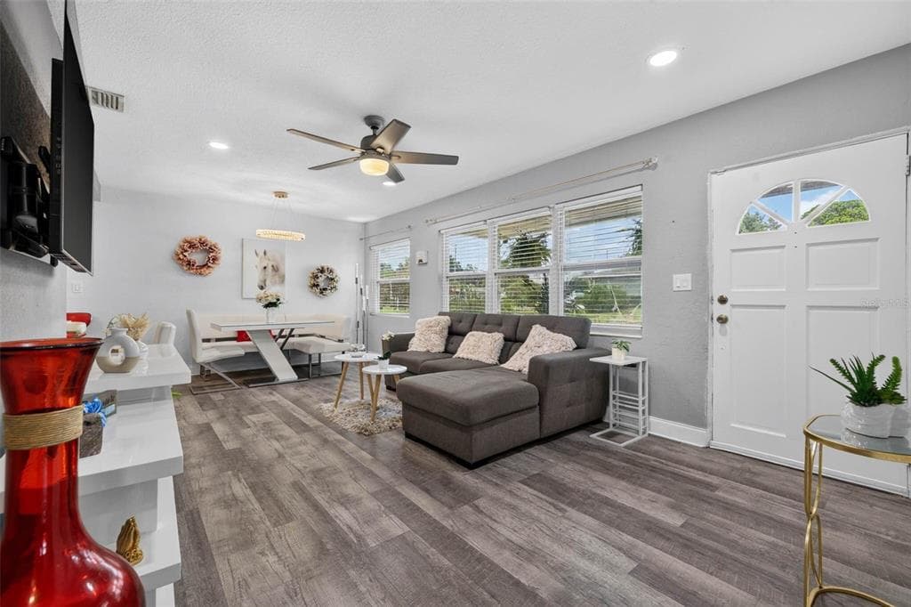 3164 52ND WAY N, ST PETERSBURG, FL 33710 — zdjęcie 2
