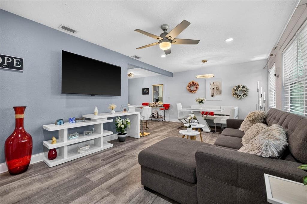 3164 52ND WAY N, ST PETERSBURG, FL 33710 — zdjęcie 3